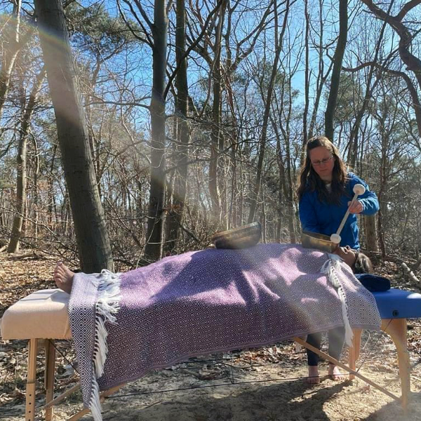 Klankschaal massage in bos