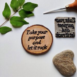 Bedrijfsslogan Maaike op hout