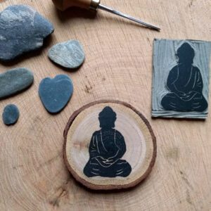 Buddha op houten onderzetter
