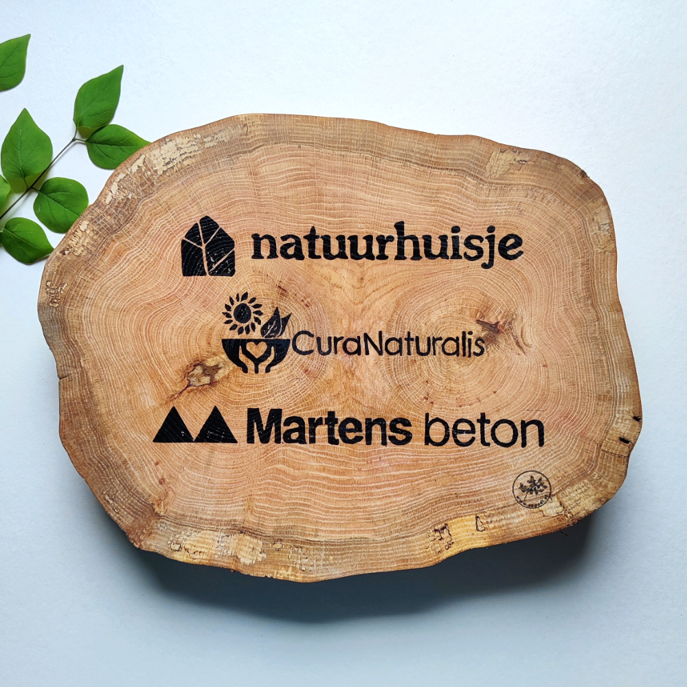 Houten schijf met 3 verschillende logo's